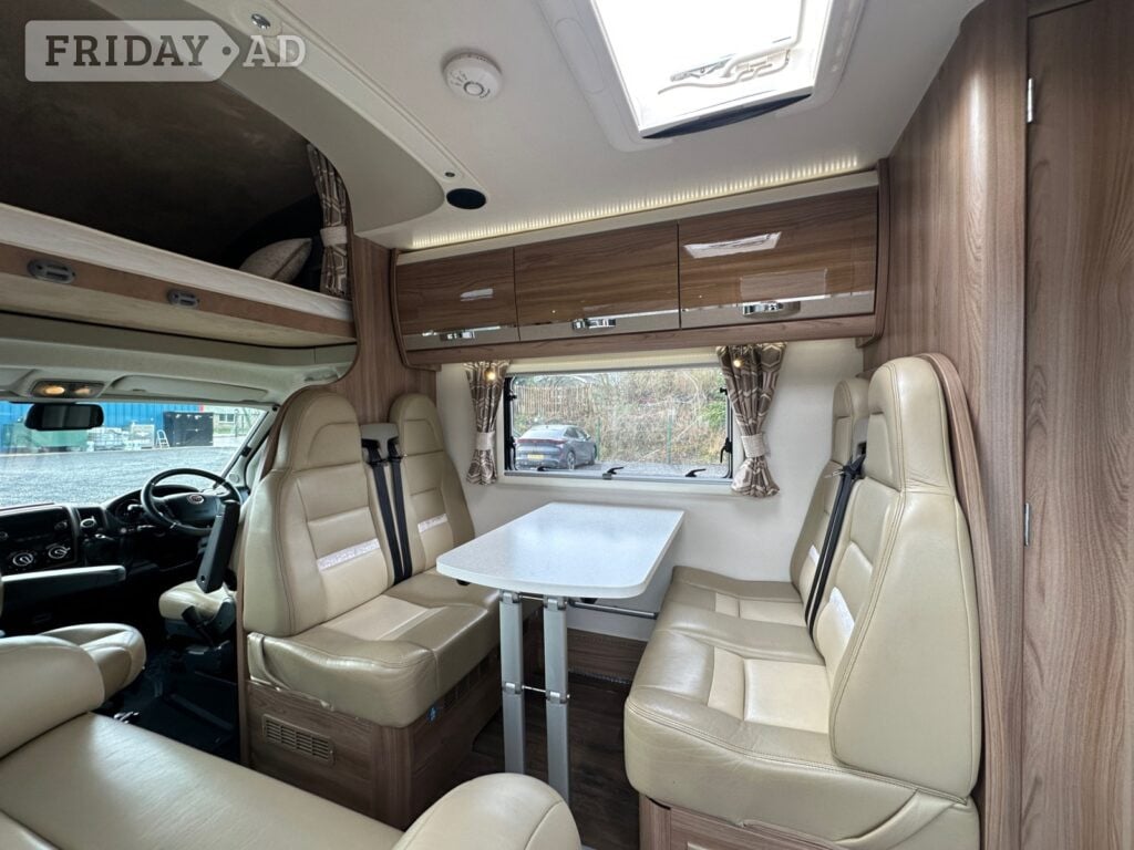 [6 berth ]Swift 649 Black Edition kontiki