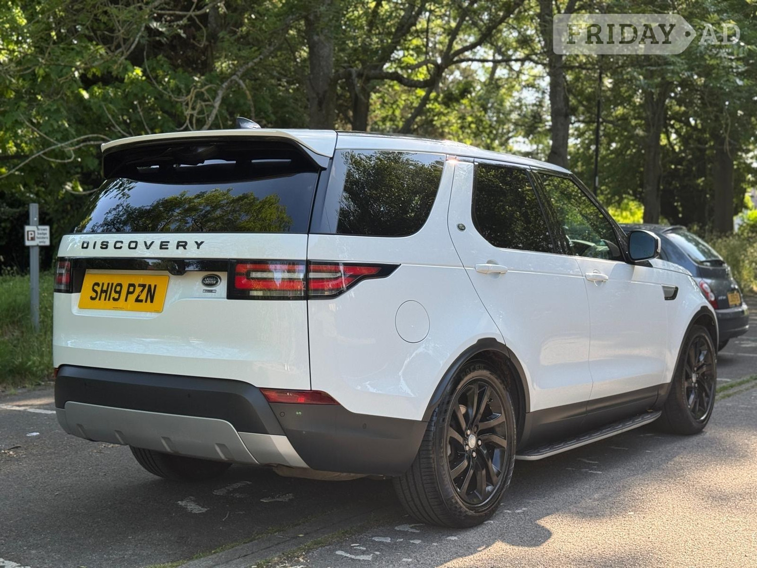 Land Rover Discovery 2019 - Cars