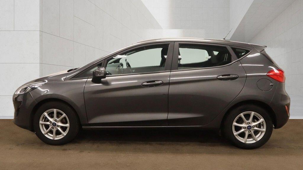 Ford Fiesta 2019 - Cars in Windsor