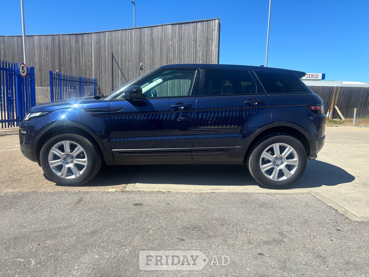 [ berth ]Land Rover Range Rover Evoque