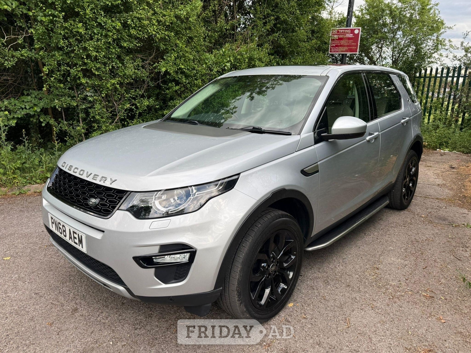 [ berth ]Land Rover Discovery Sport
