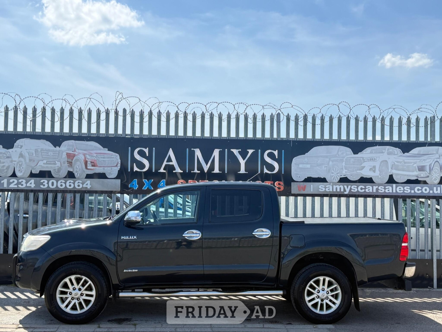 Toyota Hilux 2013 - Vans & Commercial Vehicles in Bedford