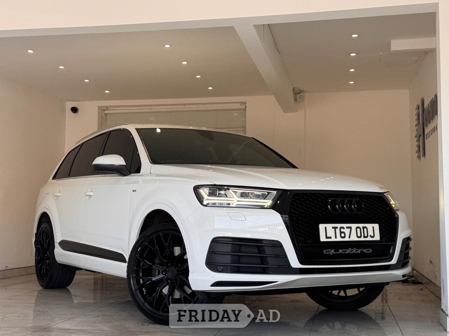 Audi Q7 2017 in Hounslow