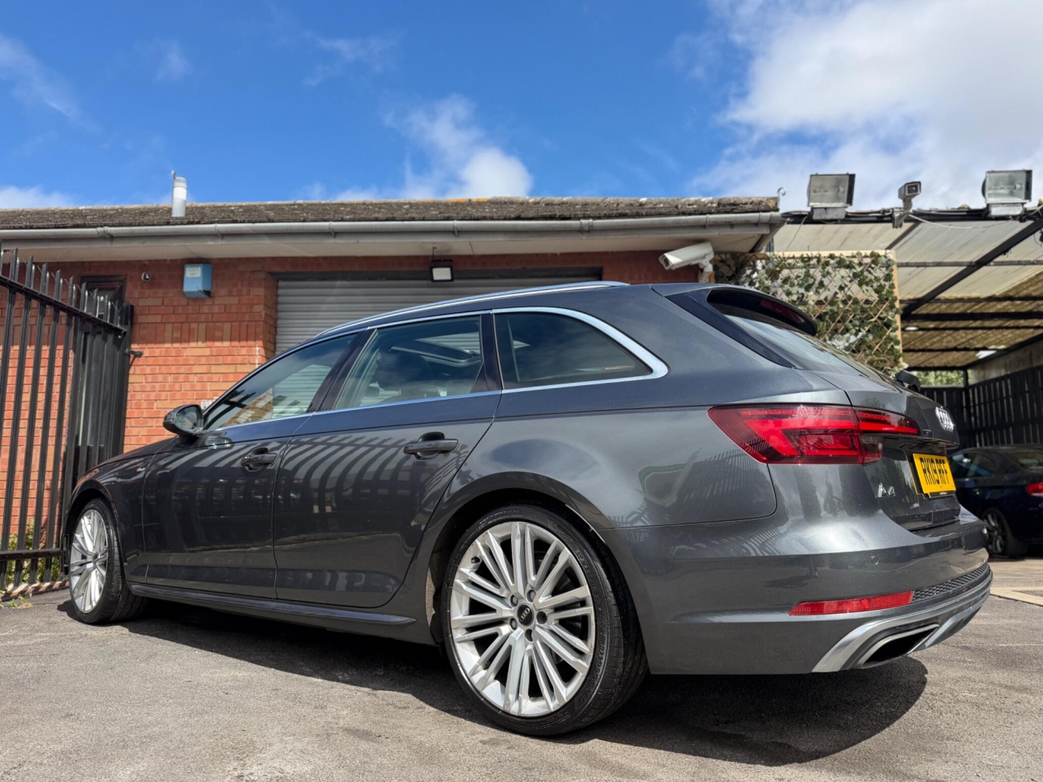 Audi A4 Avant 2019 - Cars in Swindon