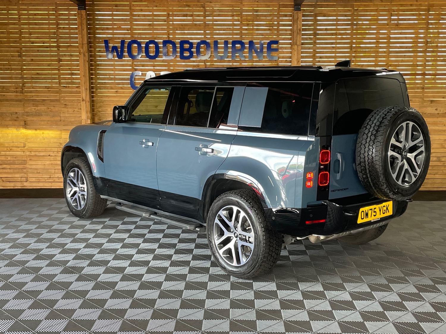[ berth ]Land Rover Defender 110