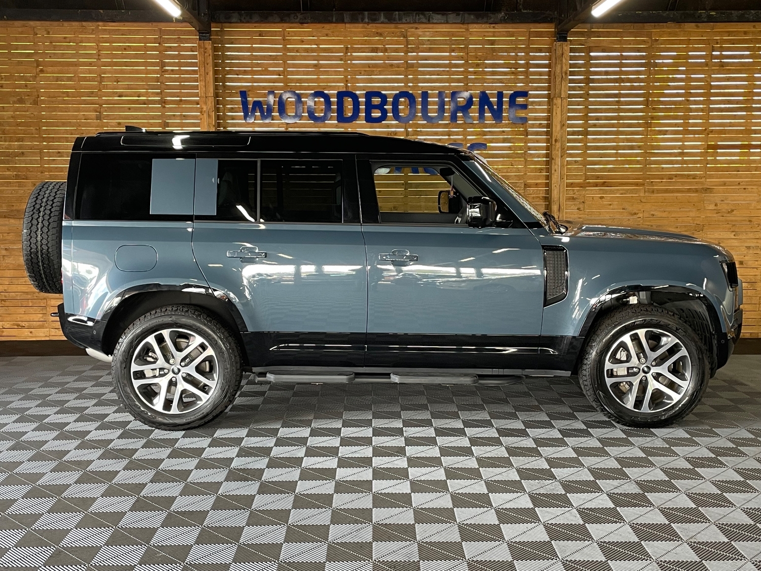 Land Rover Defender 110 2026 - Cars