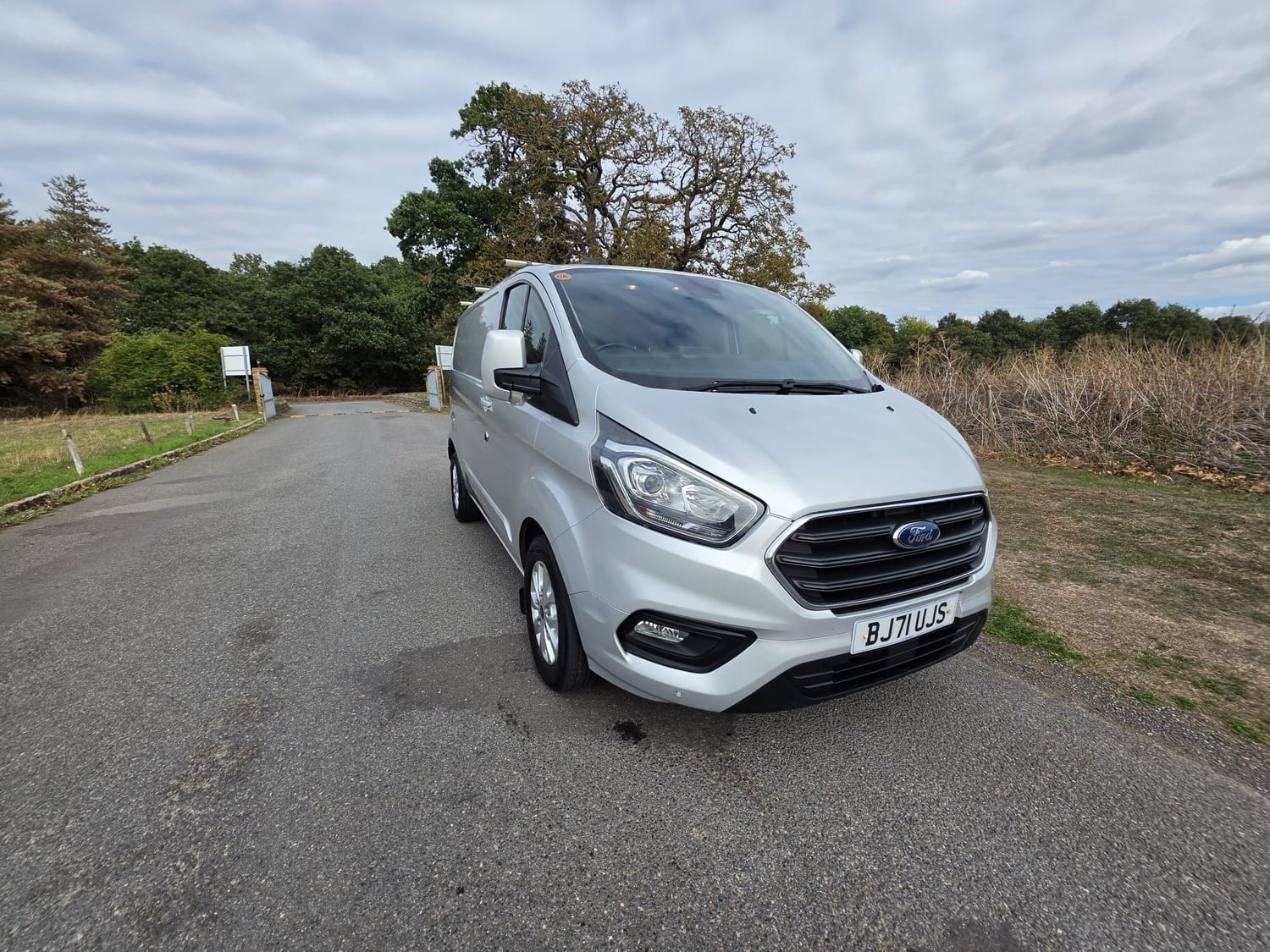 [ berth ]Ford Transit Custom