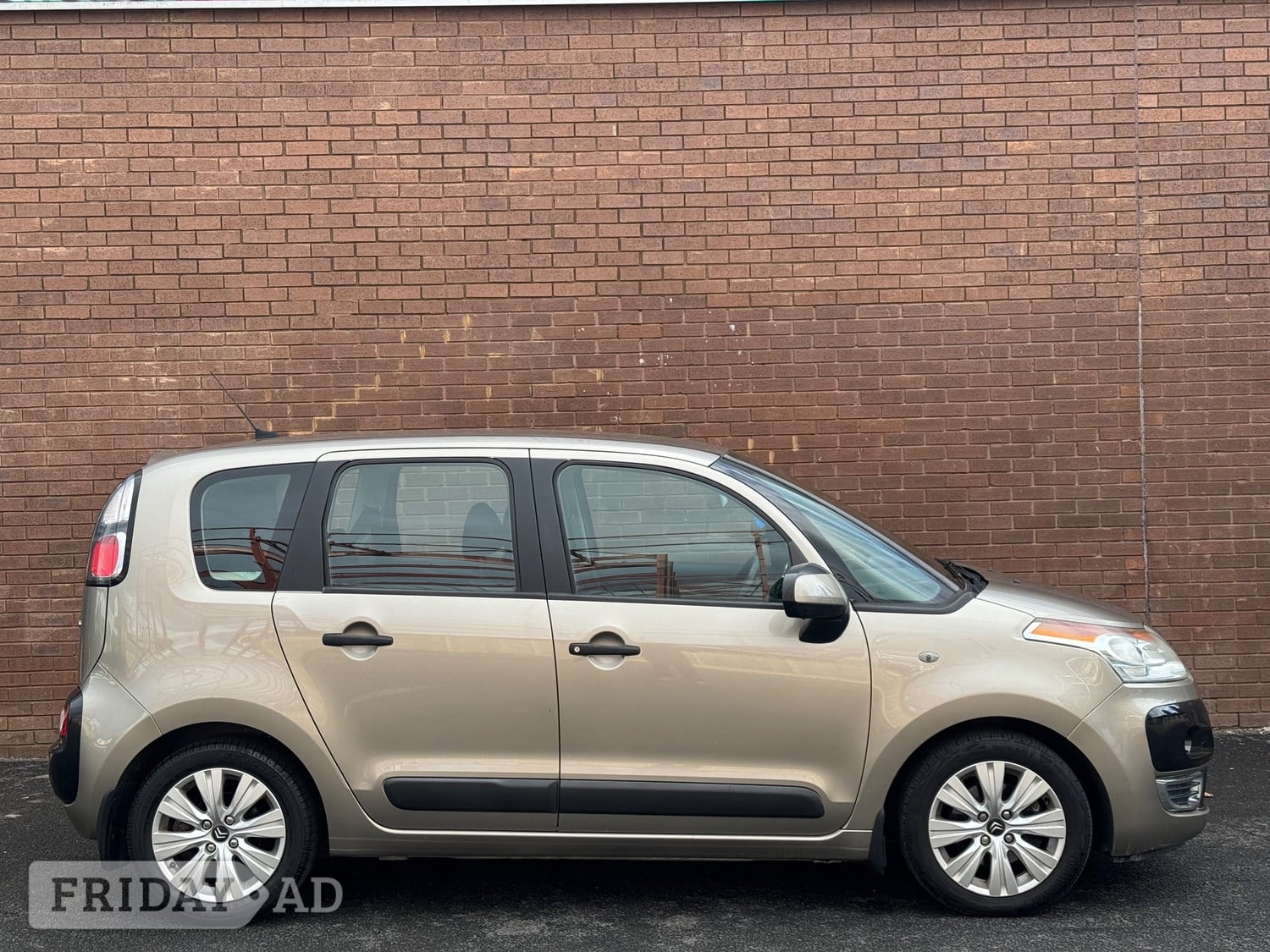Citroen C3 Picasso 2009 - Cars in Ashford