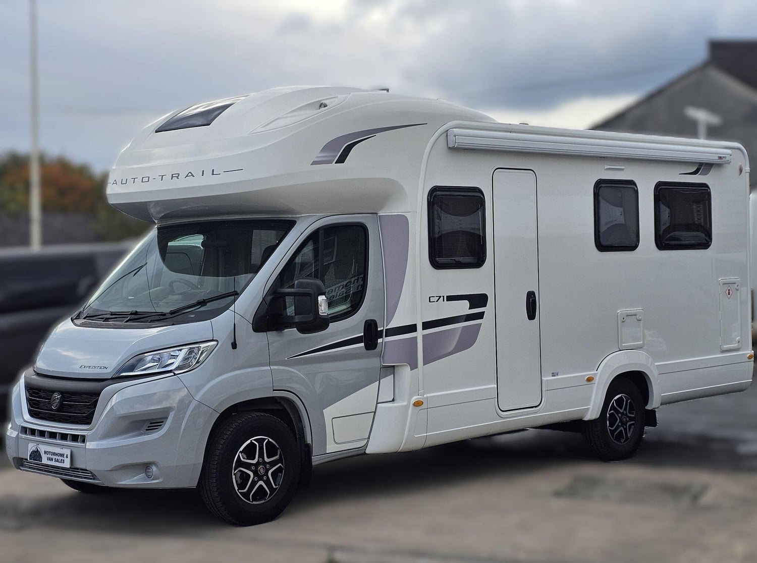 [6 berth ]Auto-Trail Expedition C71 Coachbuilt 6 Berth Motorhome - AUTOMATIC*Alloys