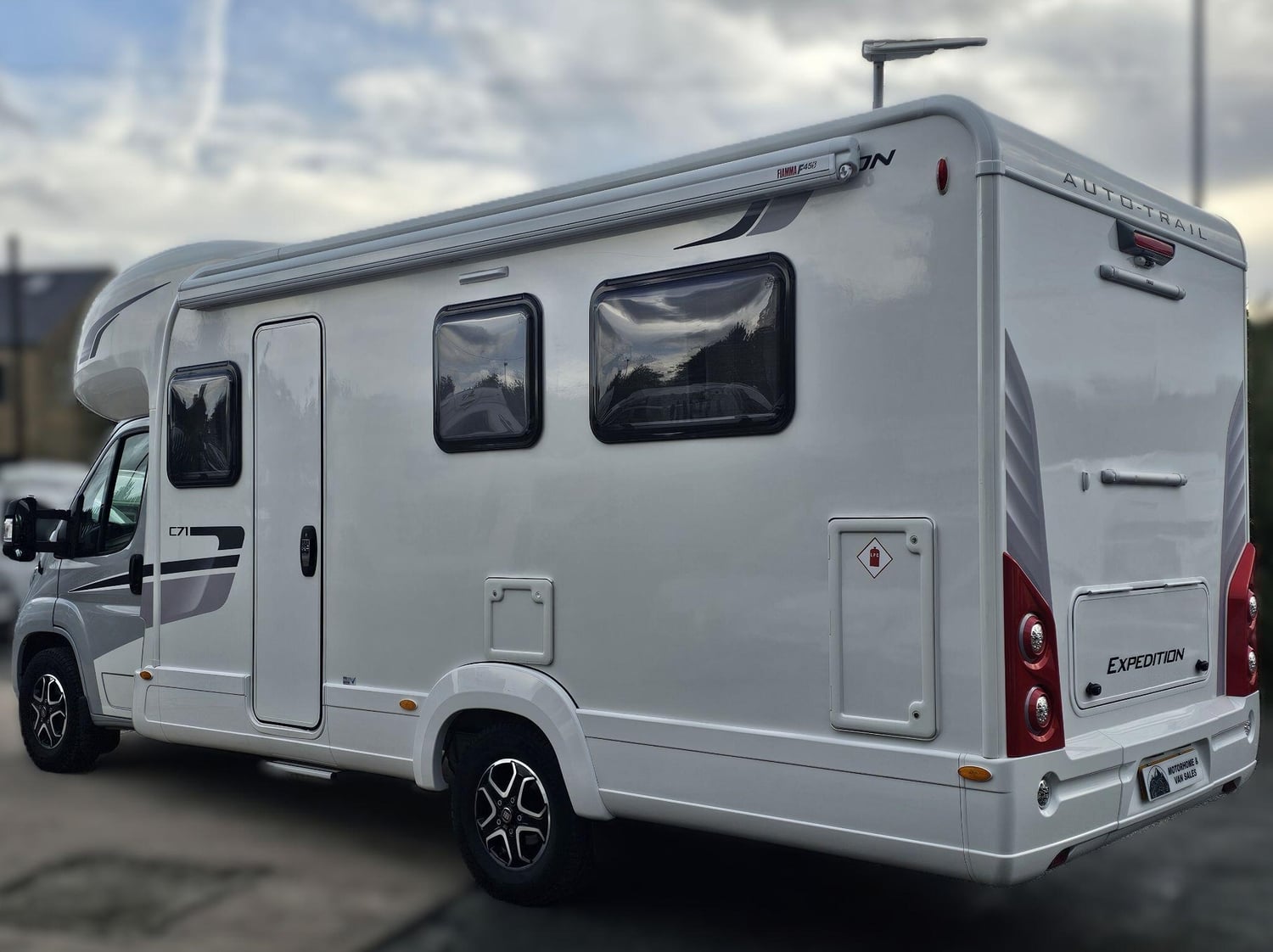 Auto-Trail Expedition C71 Coachbuilt 6 Berth Motorhome - AUTOMATIC*Alloys 2023 for sale - Motorhomes & Caravans
