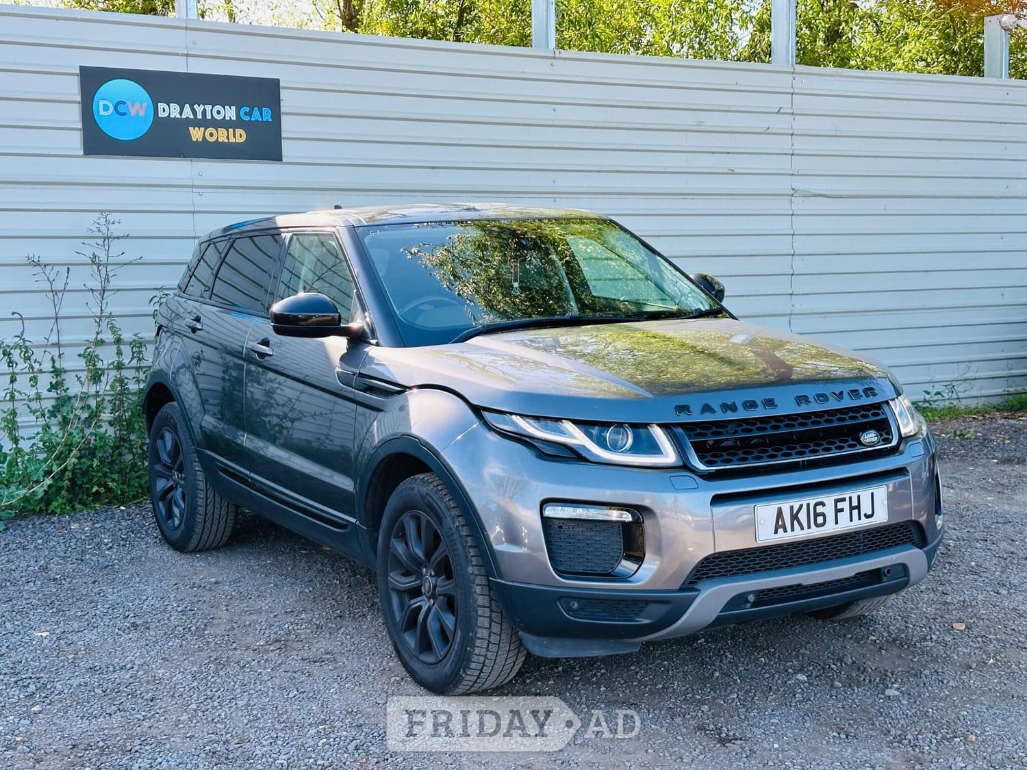 [ berth ]Land Rover Range Rover Evoque