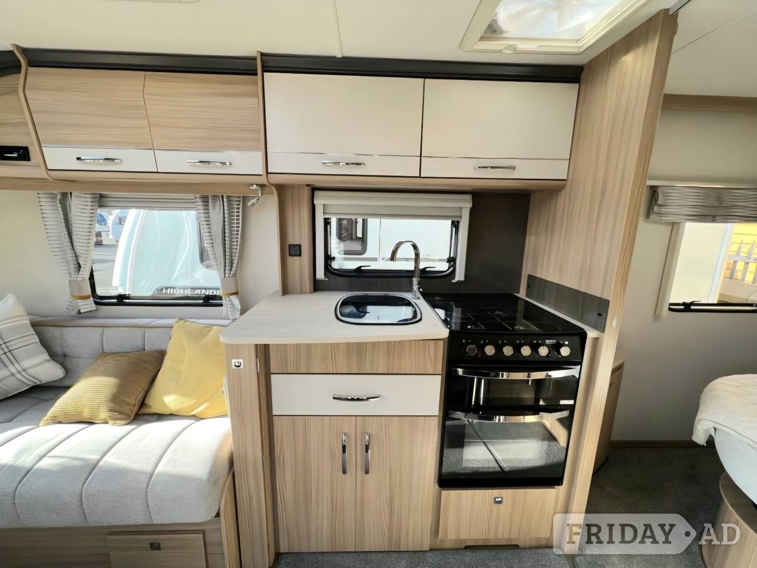 [ berth ]Coachman Highlander 575