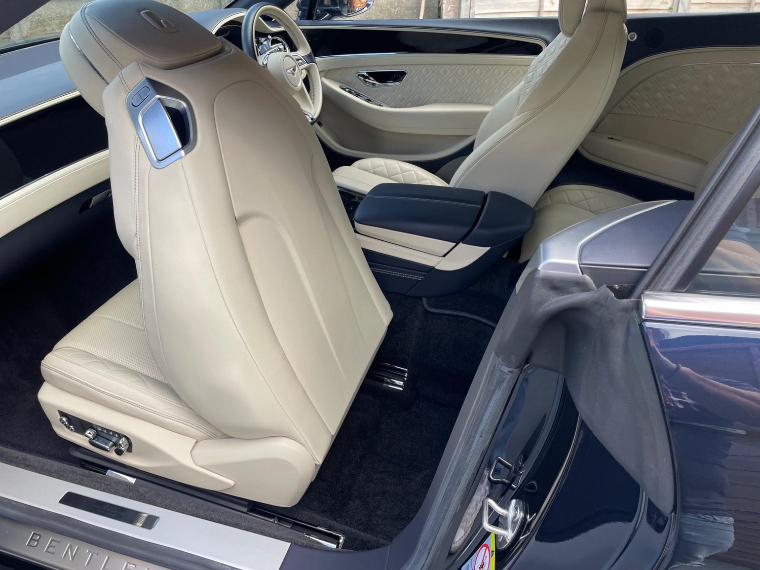 Bentley Continental 2020 - Cars