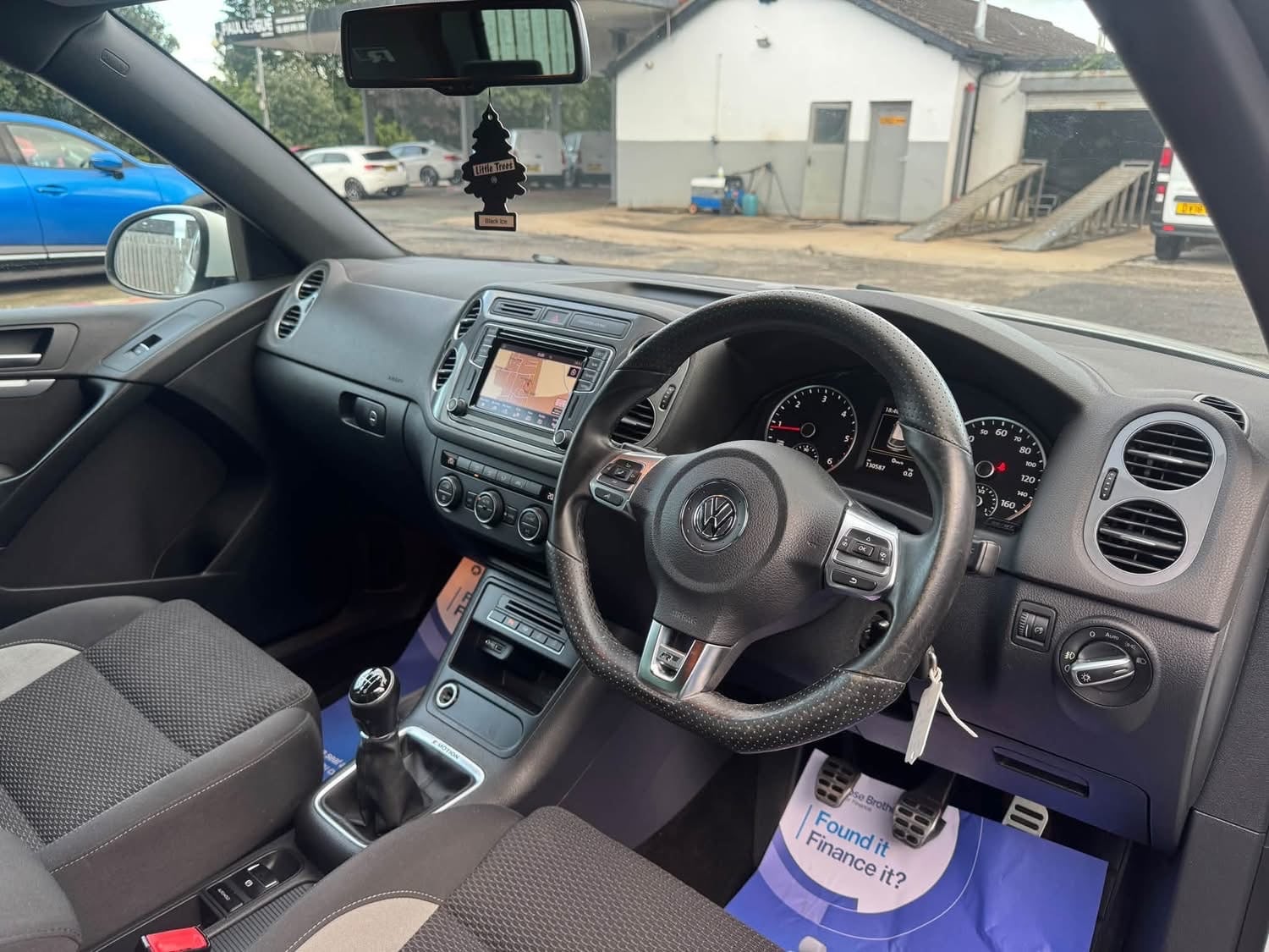 Volkswagen Tiguan 2015 - Cars