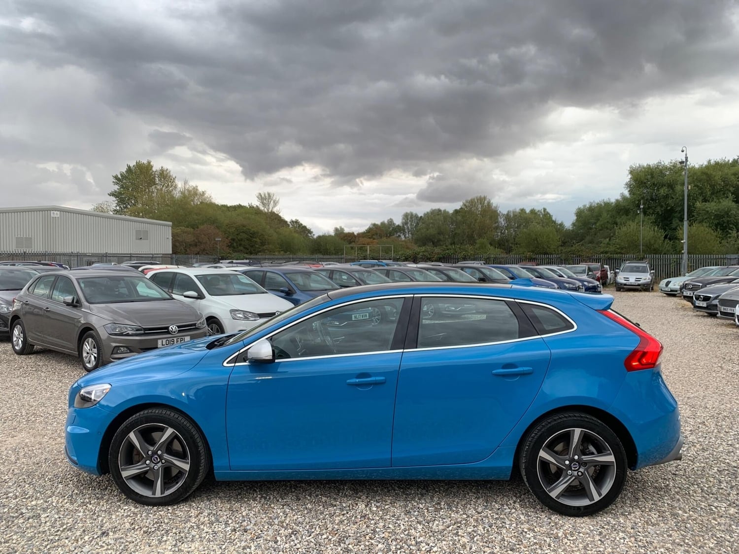 Volvo V40 2014 - Cars in Swindon