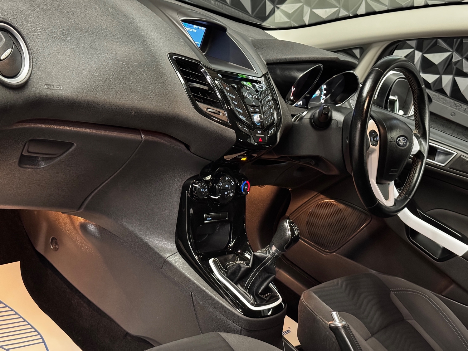 Ford Fiesta 2016 - Cars
