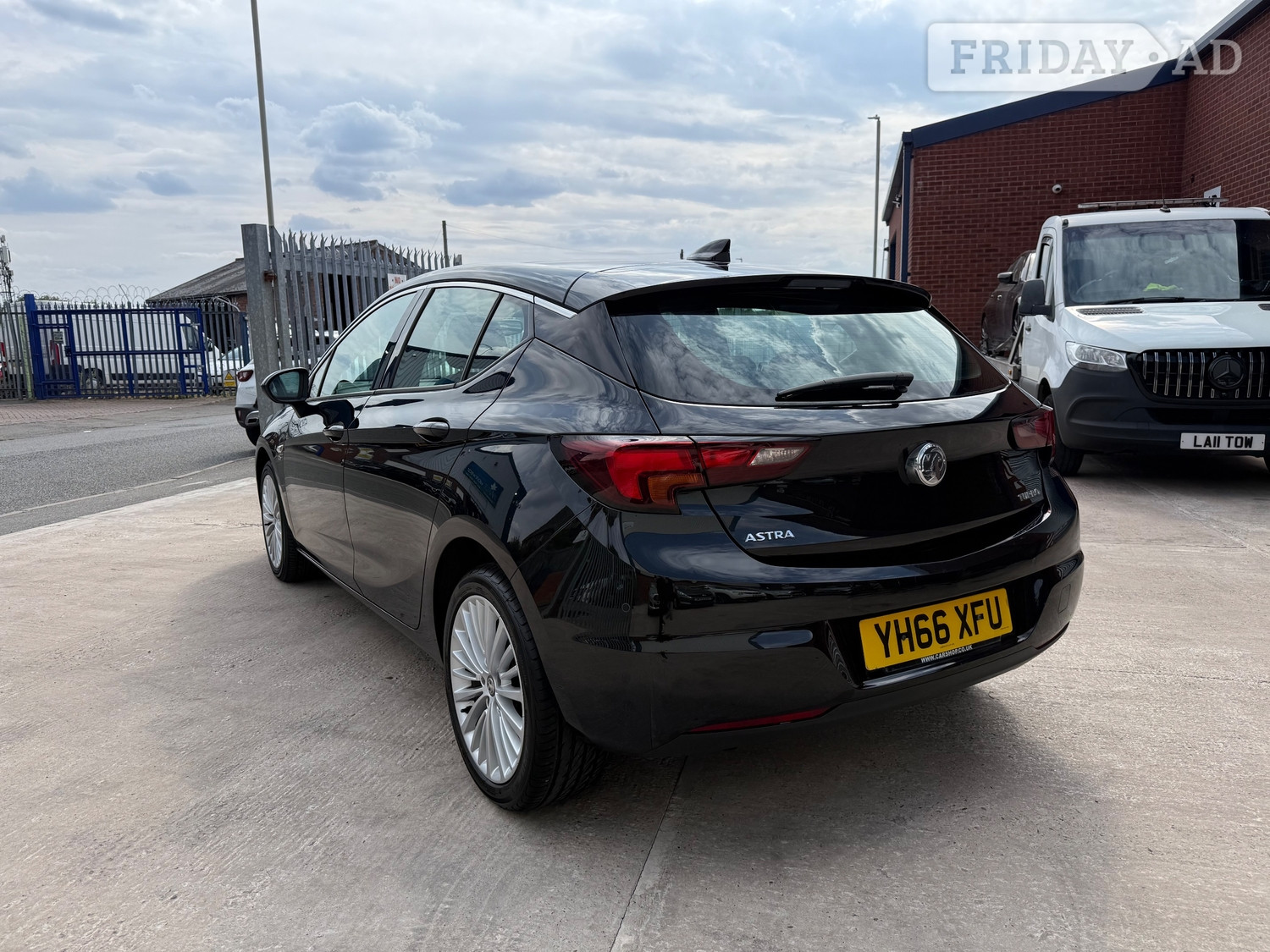 [ berth ]Vauxhall Astra
