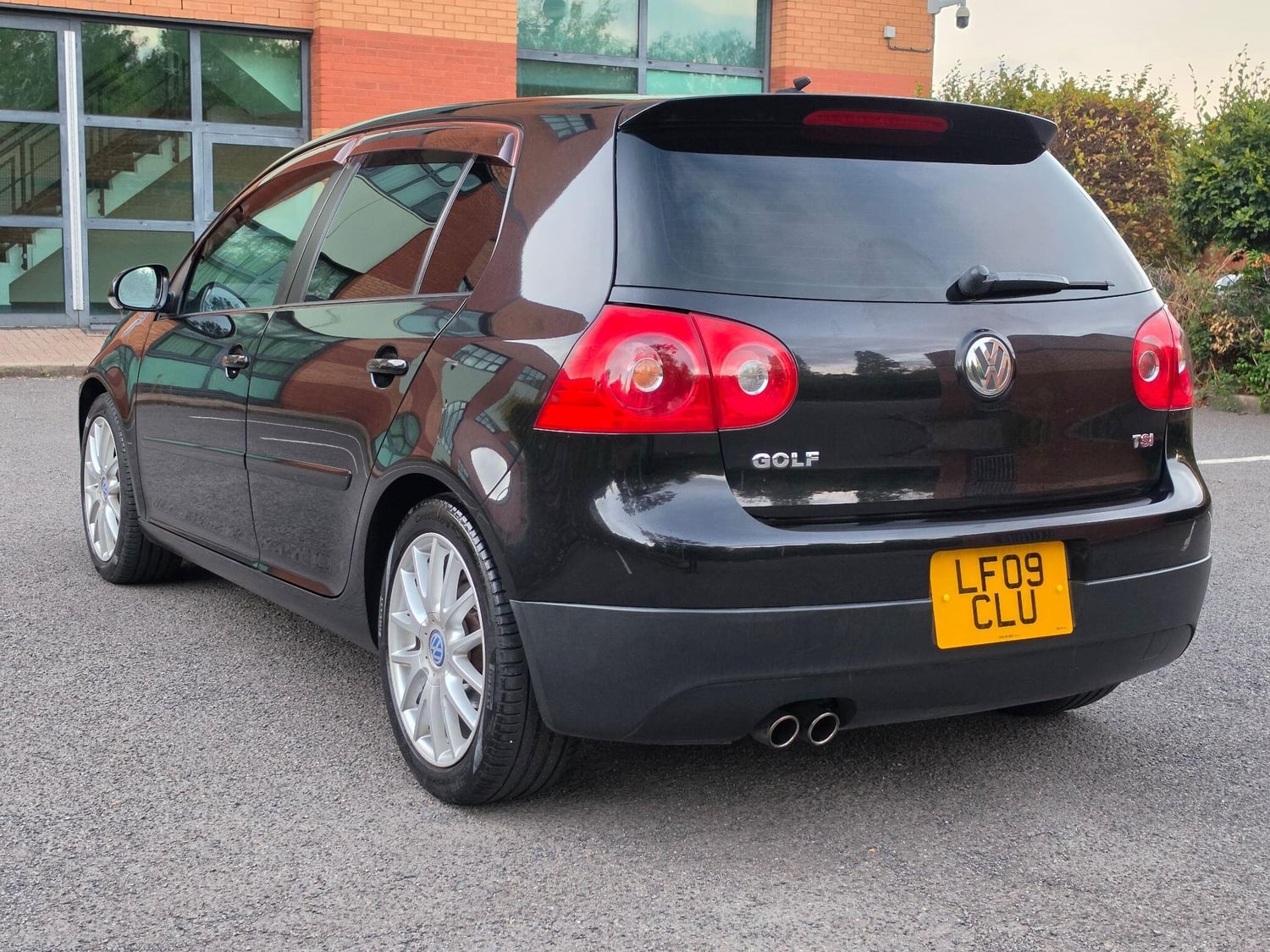 Volkswagen Golf 2009 - Cars in Ashford