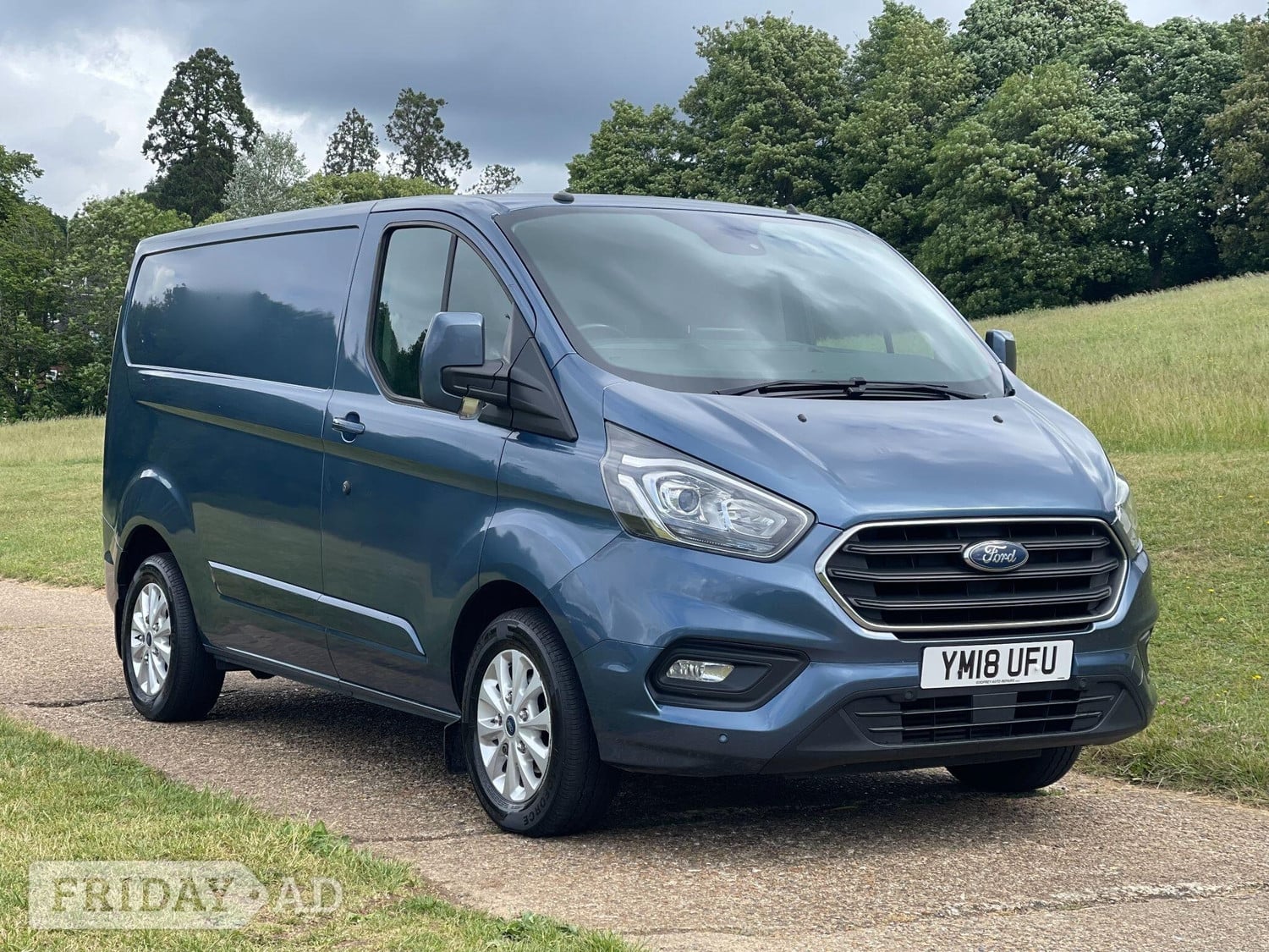 [ berth ]Ford Transit Custom