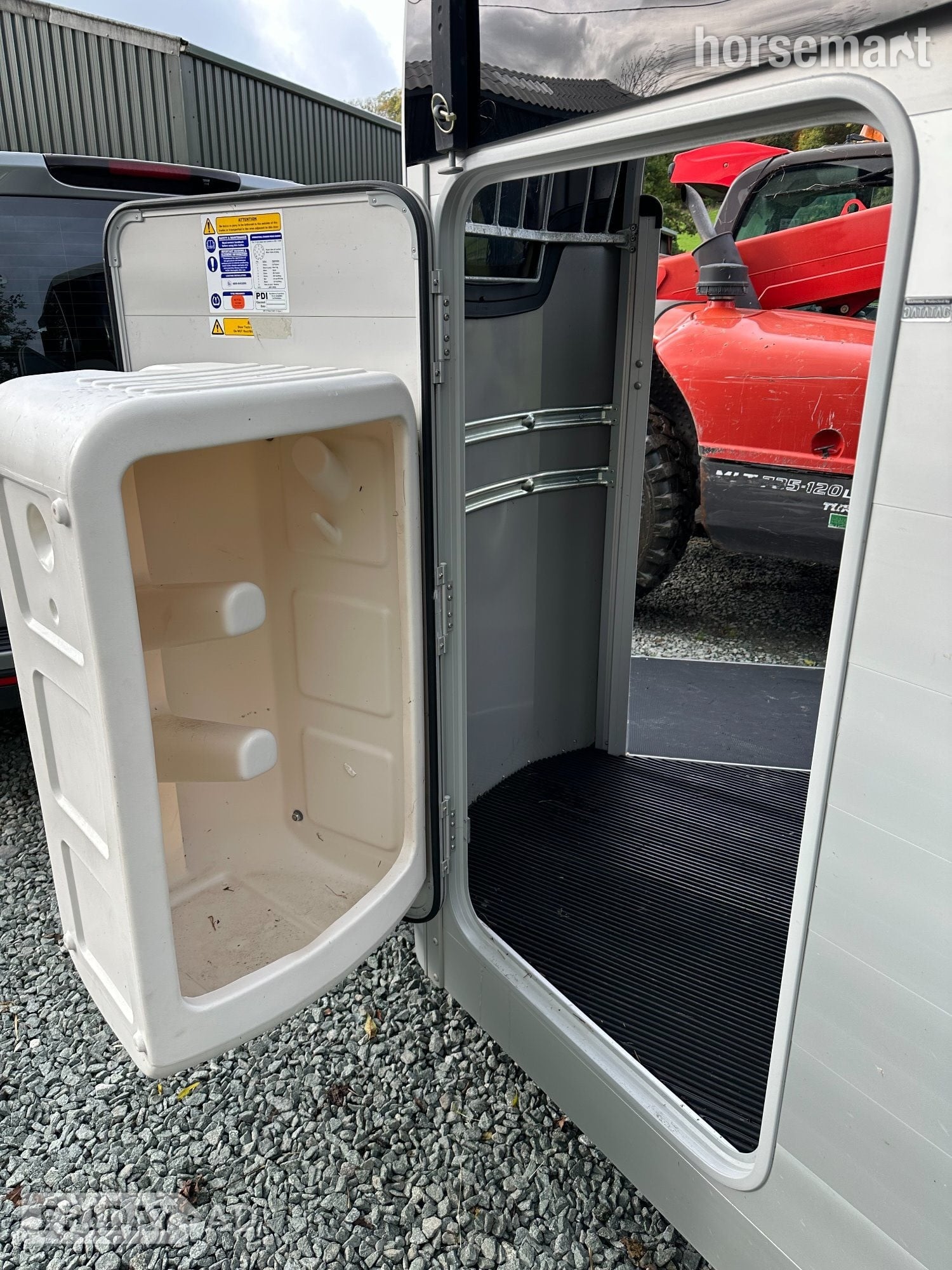 Ifor Williams IFOR WILLIAMS HBX506 SILVER HORSEBOX TRAILER 2022  Horse Trailer - Trailers & Horseboxes