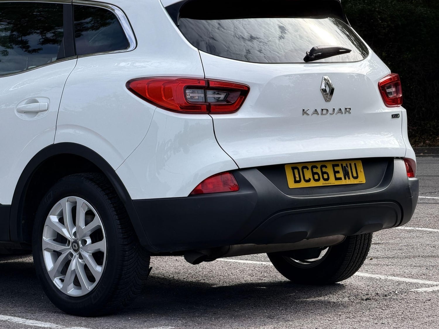 Renault Kadjar 2017 - Cars in East Molesey