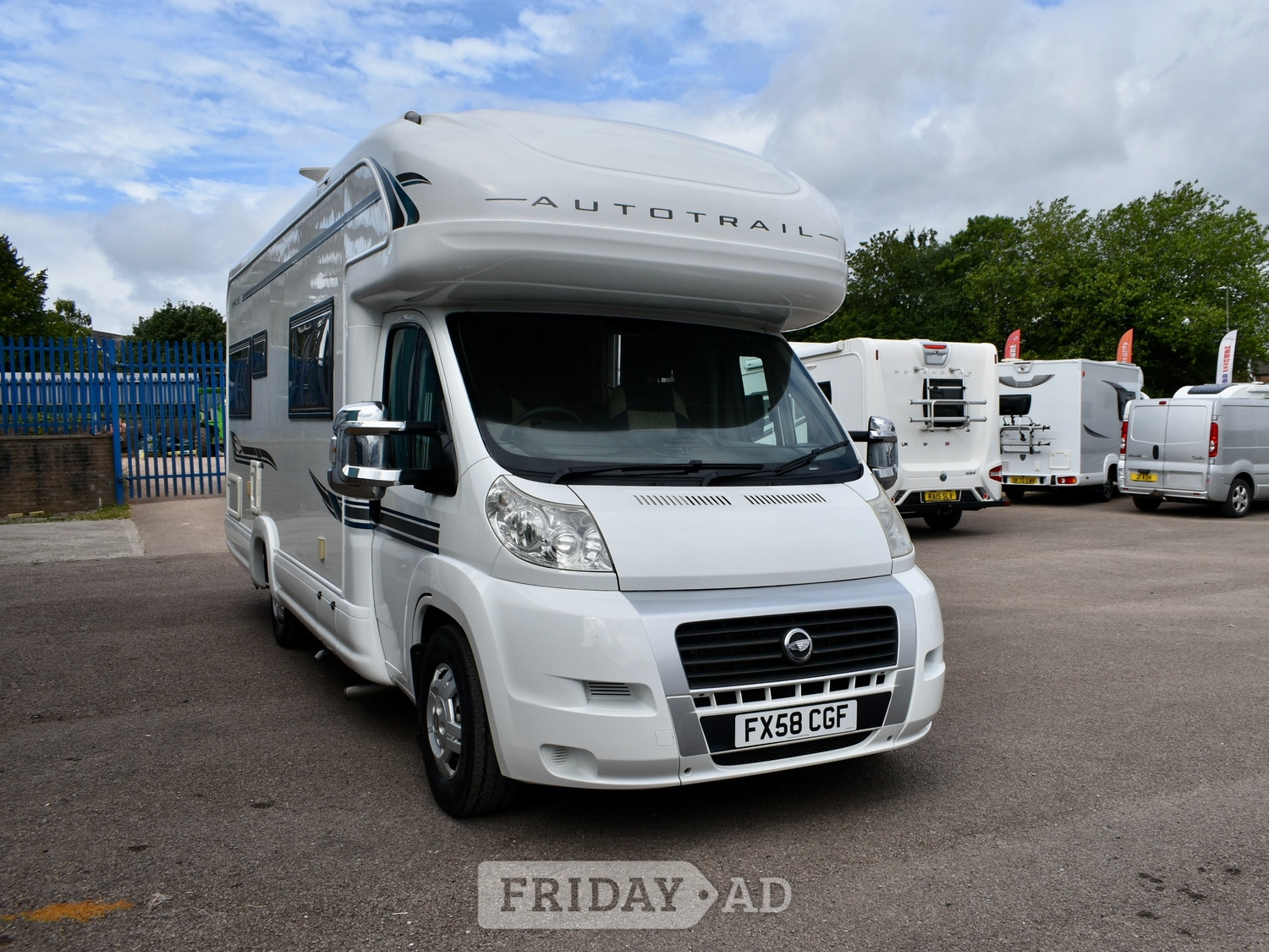 [ berth ]Auto-Trail Apache 700