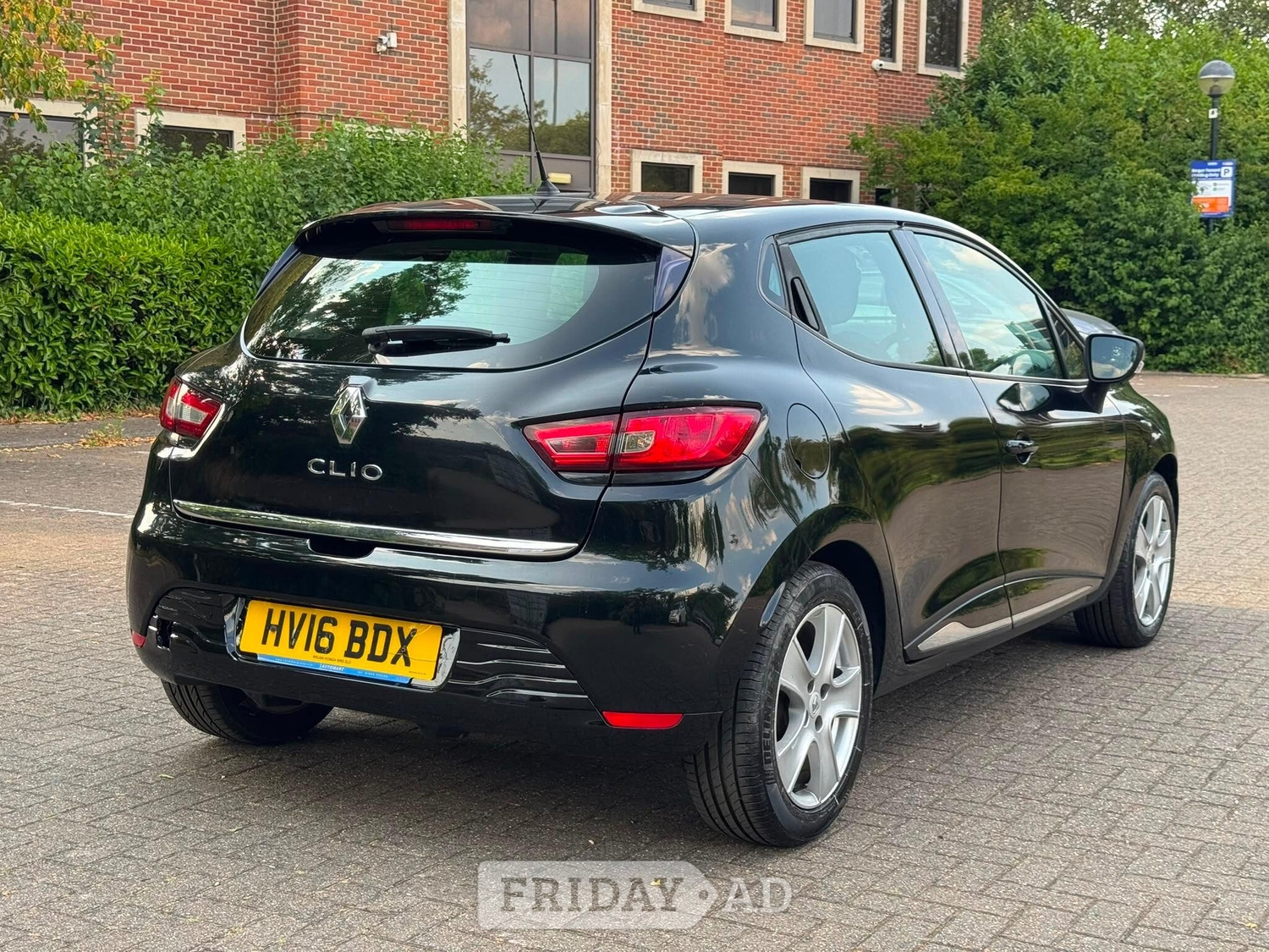 Renault Clio 2016 - Cars in Hillingdon