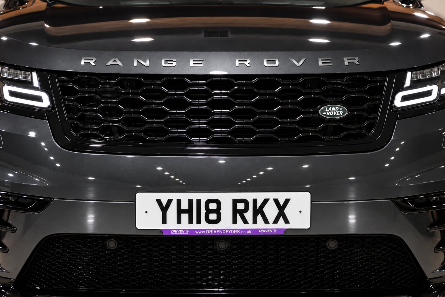 [ berth ]Land Rover Range Rover Velar