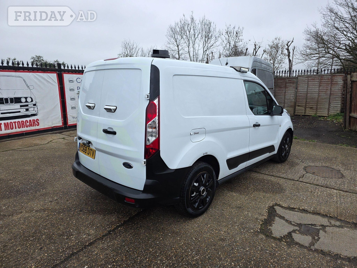 [ berth ]Ford Transit Connect