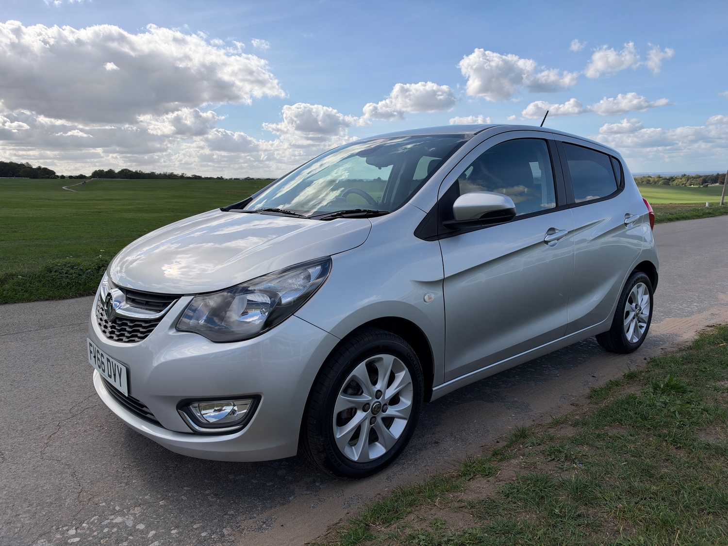 Vauxhall Viva 2016 - Cars in Epsom