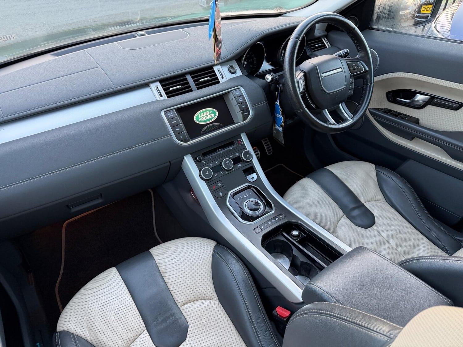 [ berth ]Land Rover Range Rover Evoque