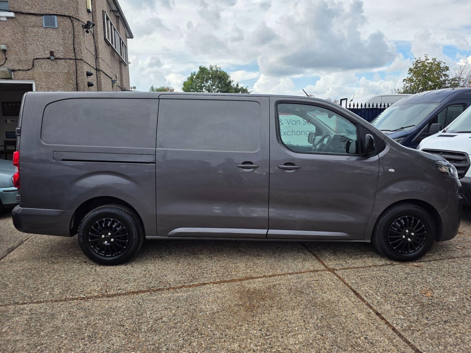 [ berth ]Vauxhall Vivaro