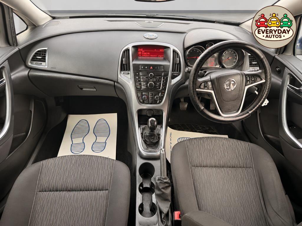 [ berth ]Vauxhall Astra