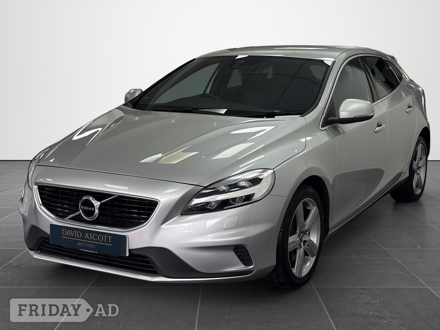 Volvo V40 2018 - Cars in Ealing