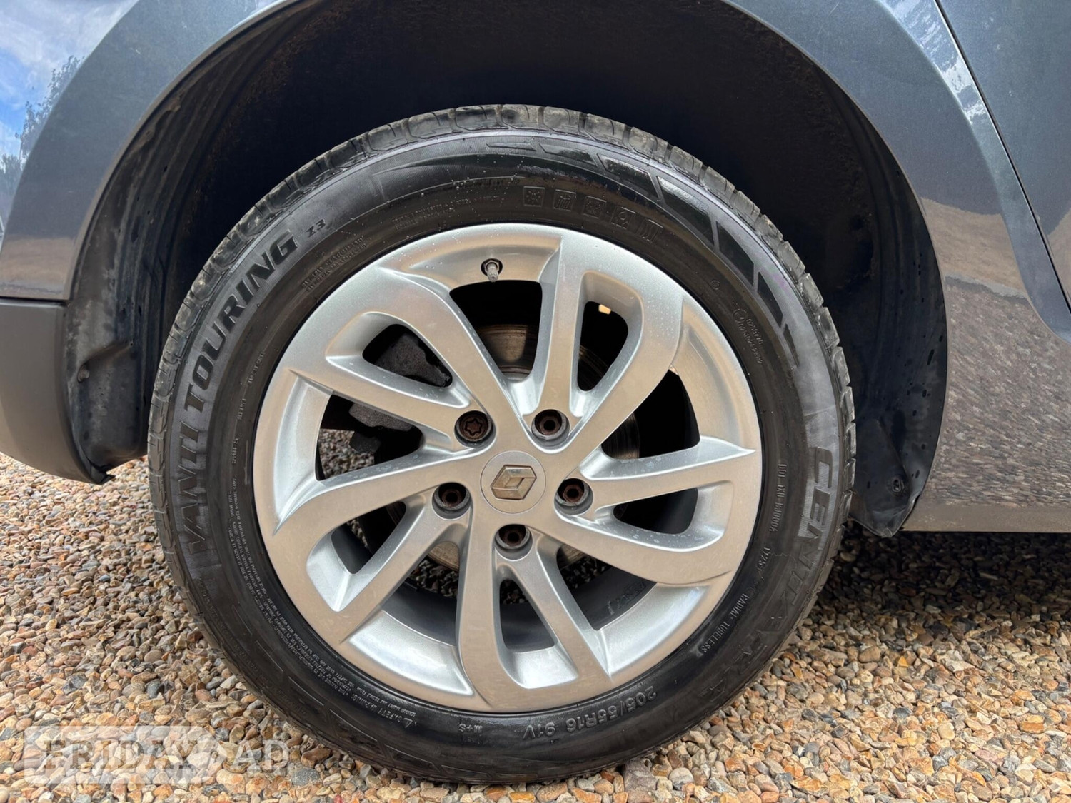 Renault Megane 2015 - Cars in Staines