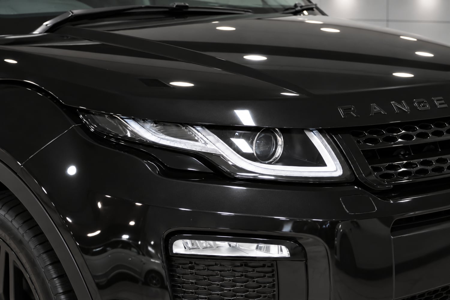 [ berth ]Land Rover Range Rover Evoque