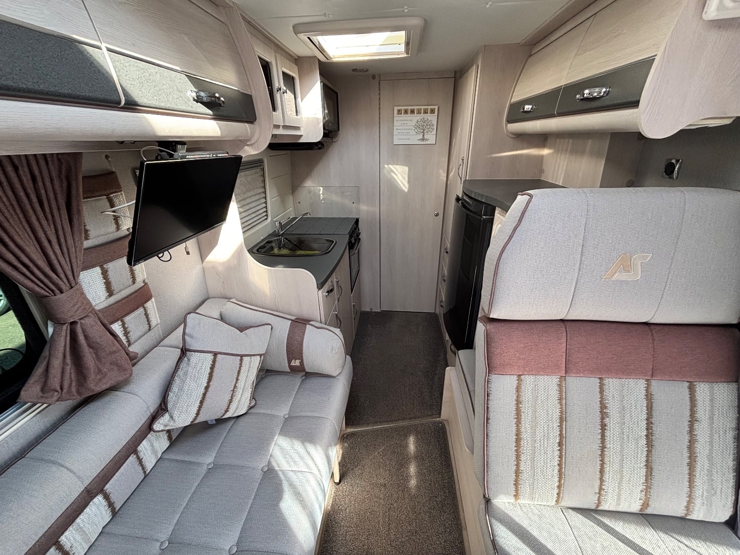 Peugeot Autosleeper Kemerton XL, (2021)  Campervan for sale - Motorhomes & Caravans in Corby