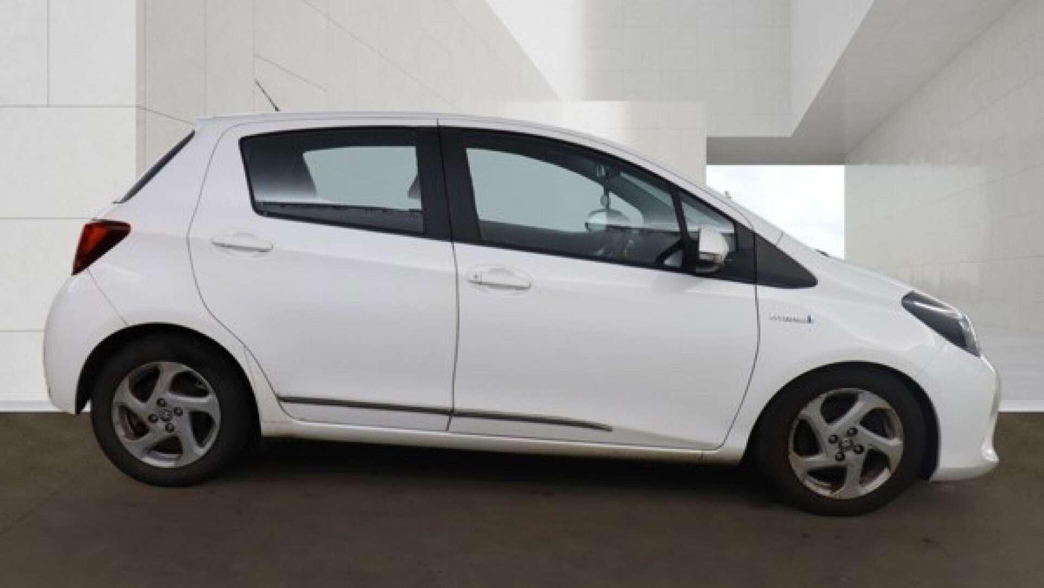 Toyota Yaris 2015 - Cars