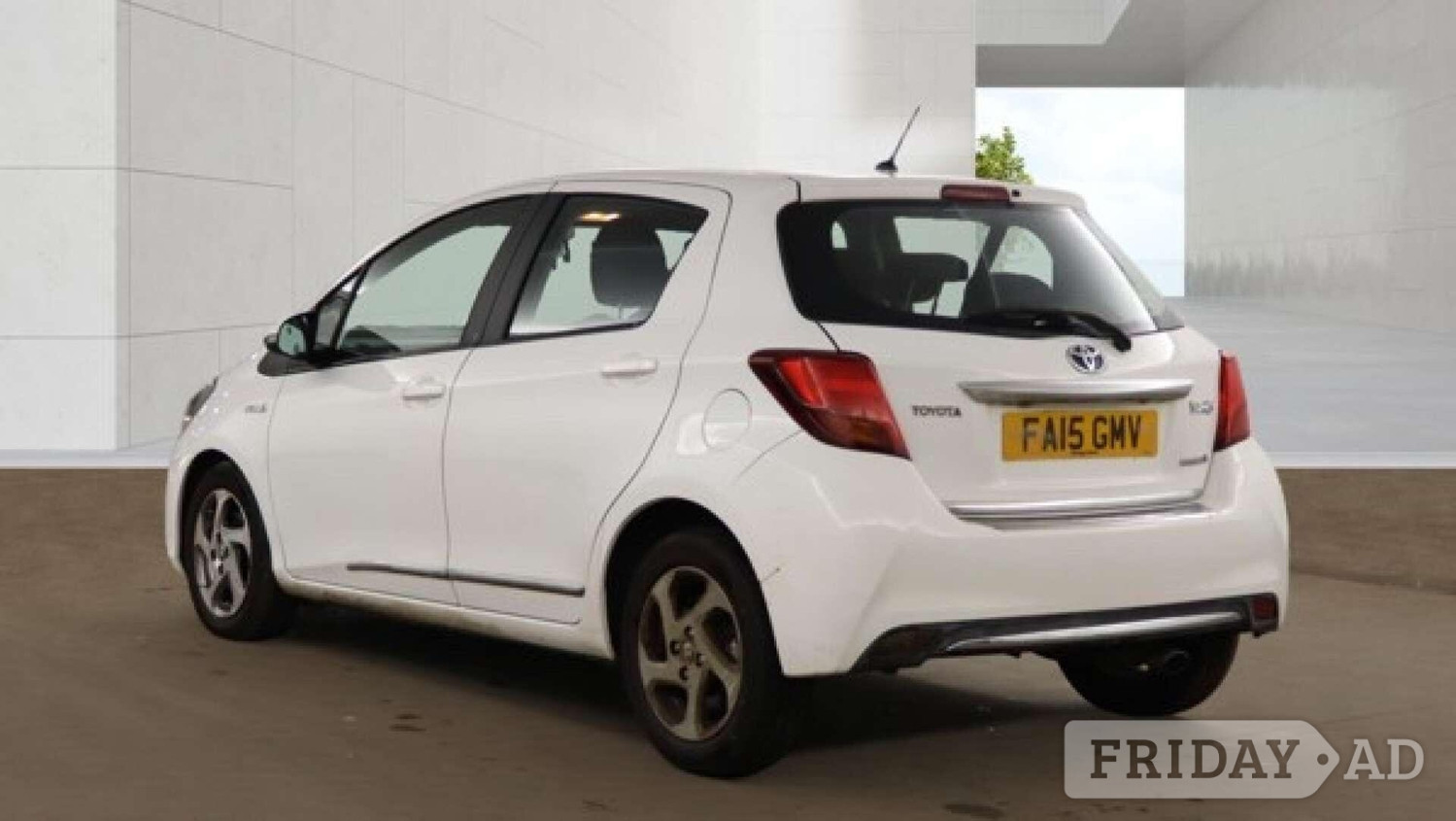 Toyota Yaris 2015 - Cars in Uxbridge