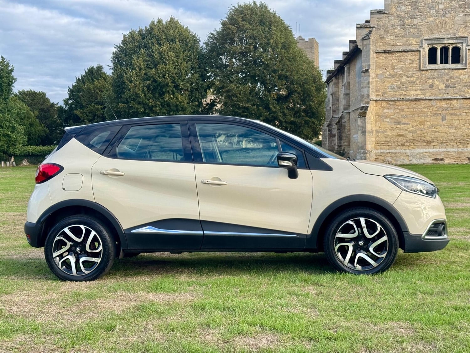 [ berth ]Renault Captur