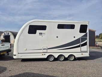 Equi-Trek Star-Treka Excel  Horse Trailer