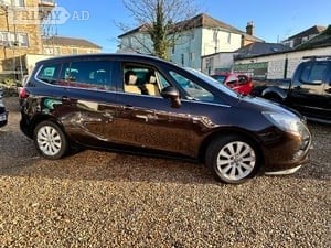 [ berth ]Vauxhall Zafira Tourer