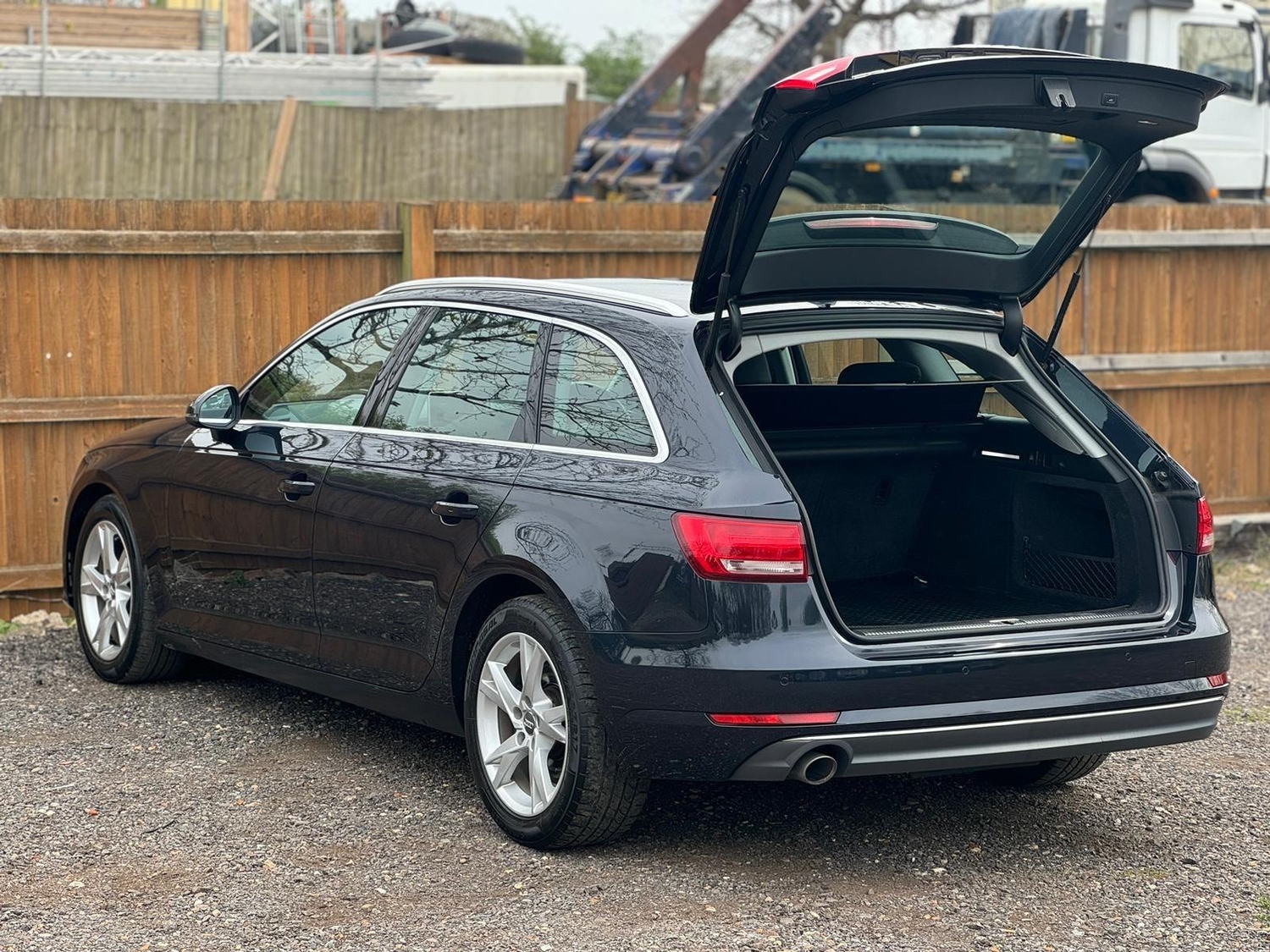 Audi A4 Avant 2017 - Cars in St. Albans