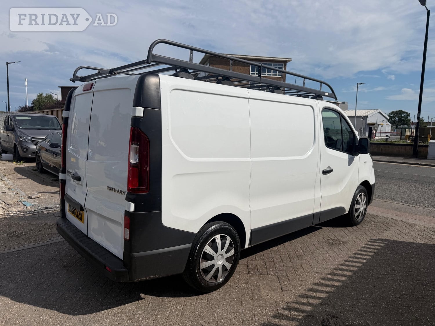 Renault Trafic 2016 - Vans & Commercial Vehicles in Slough