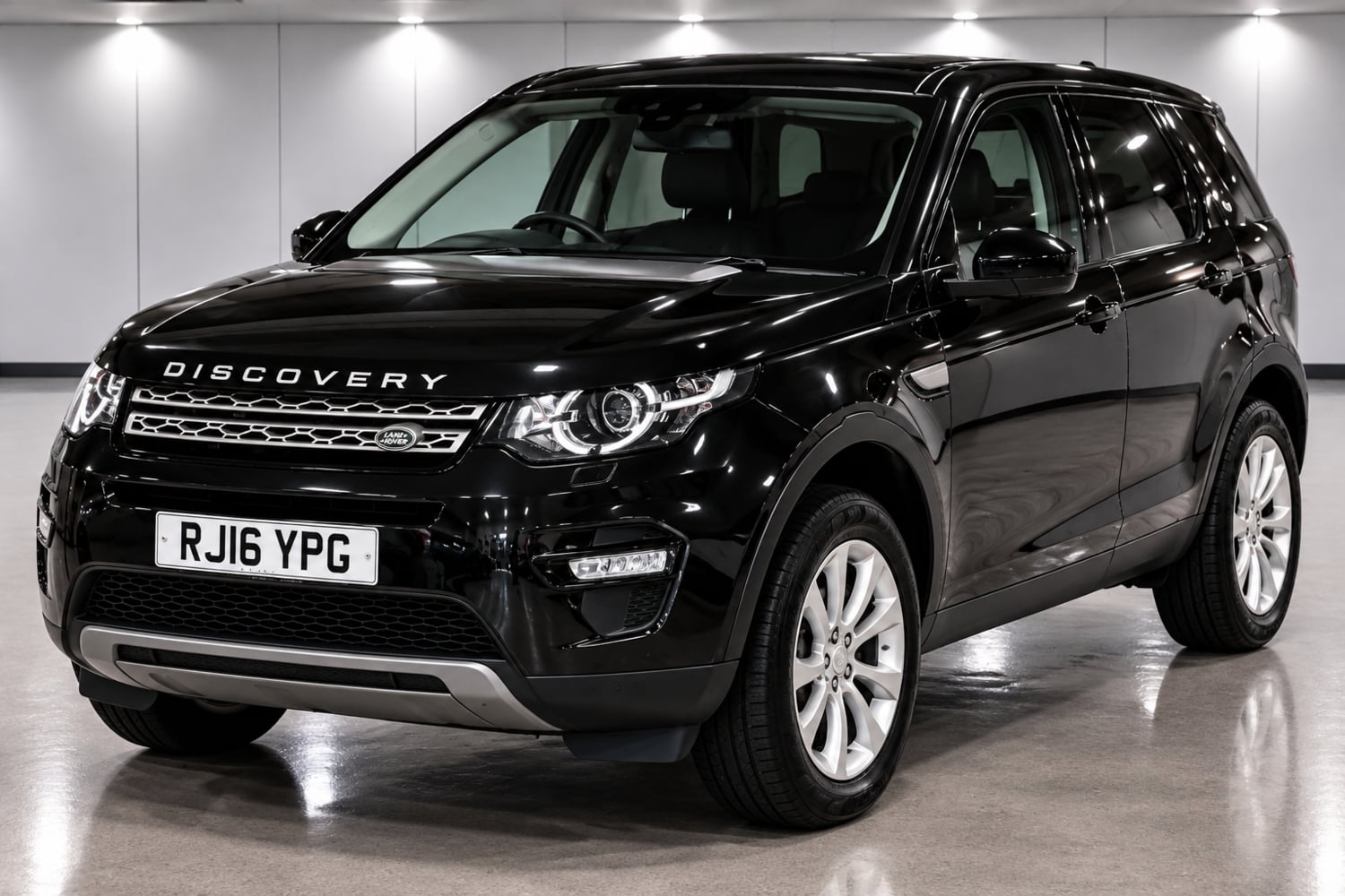 [ berth ]Land Rover Discovery Sport