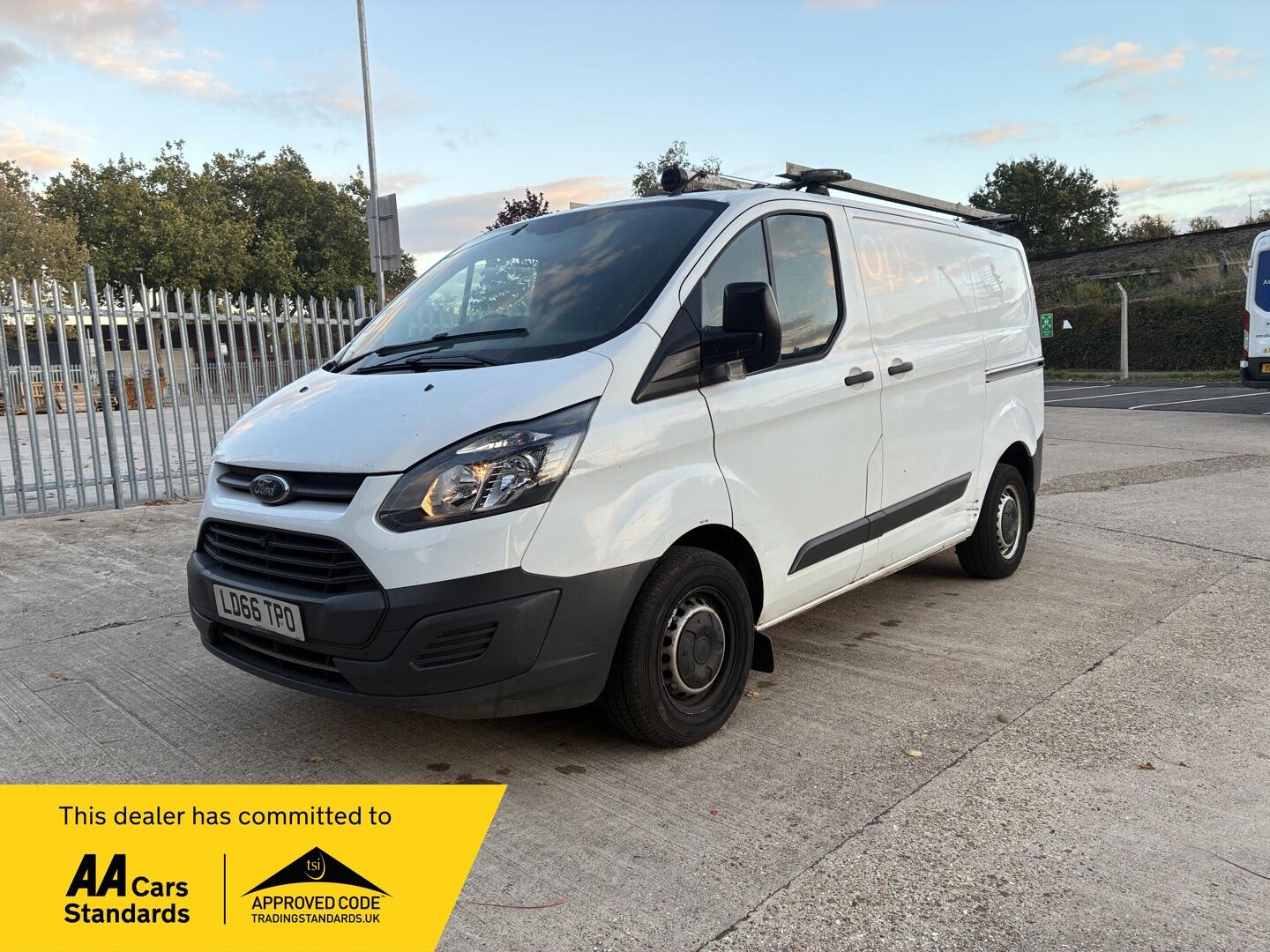 [ berth ]Ford Transit Custom