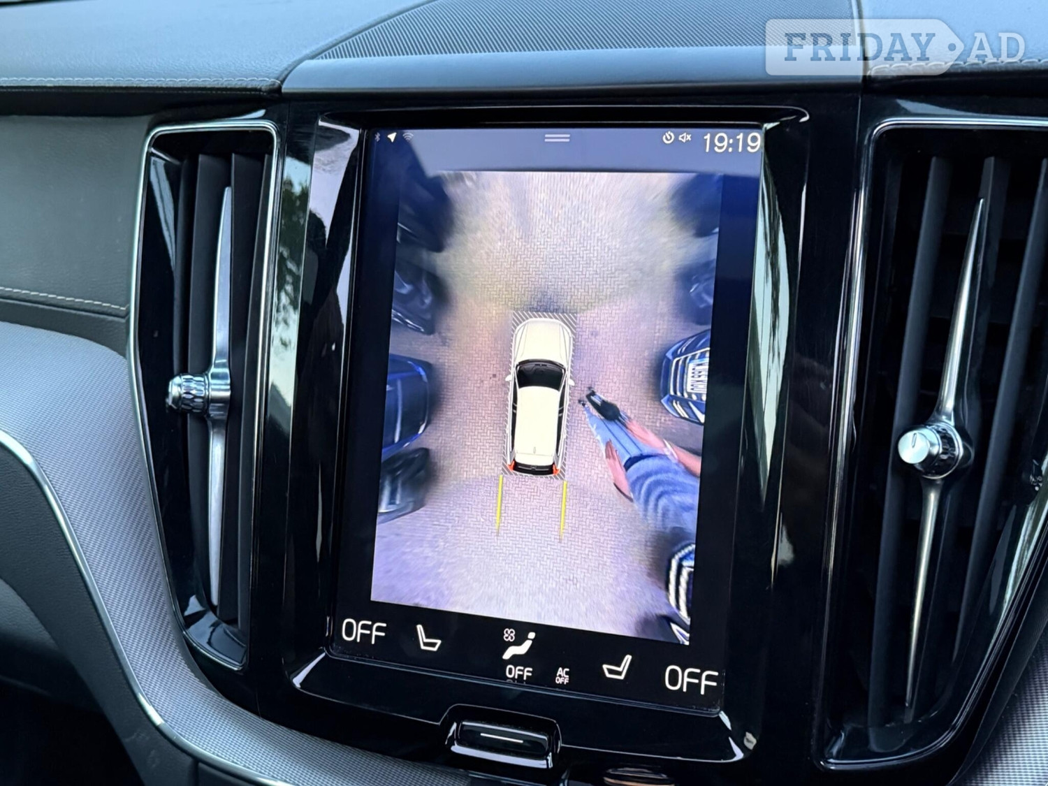 Volvo XC60 2018 - Cars in Uxbridge