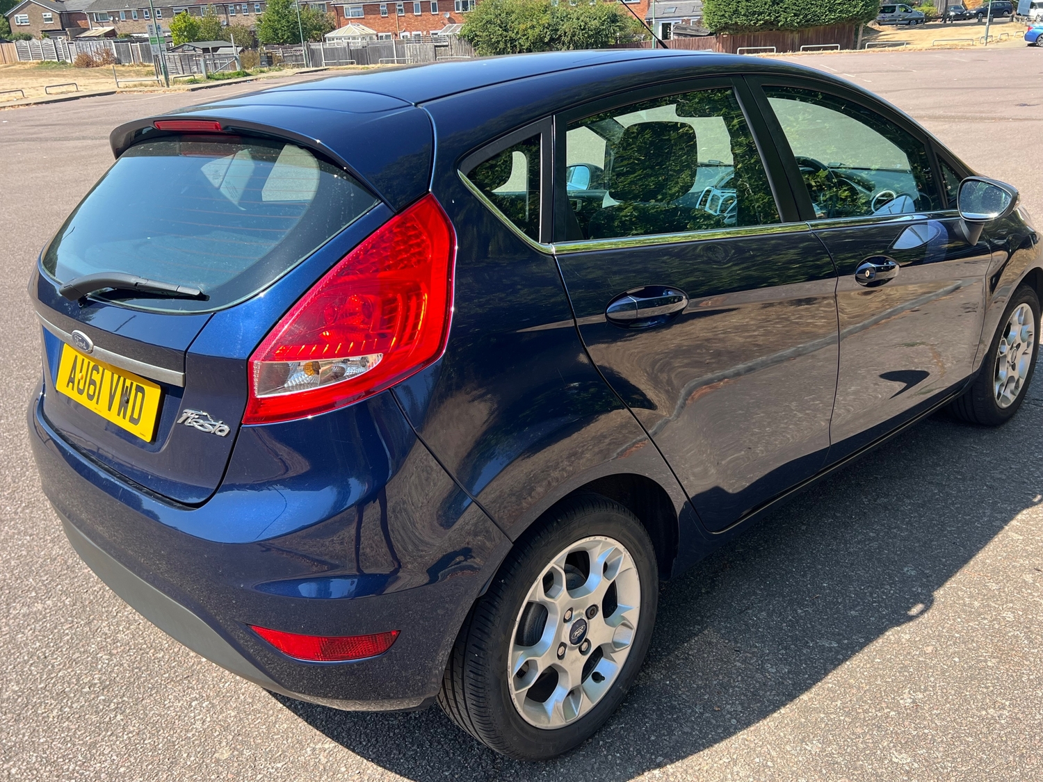 Ford Fiesta 2011 - Cars