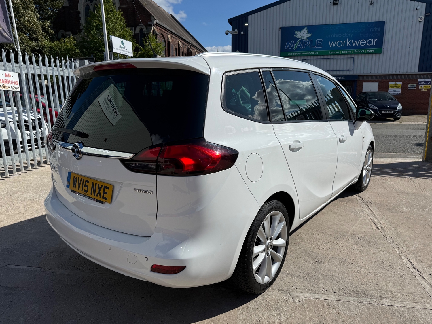 [ berth ]Vauxhall Zafira Tourer