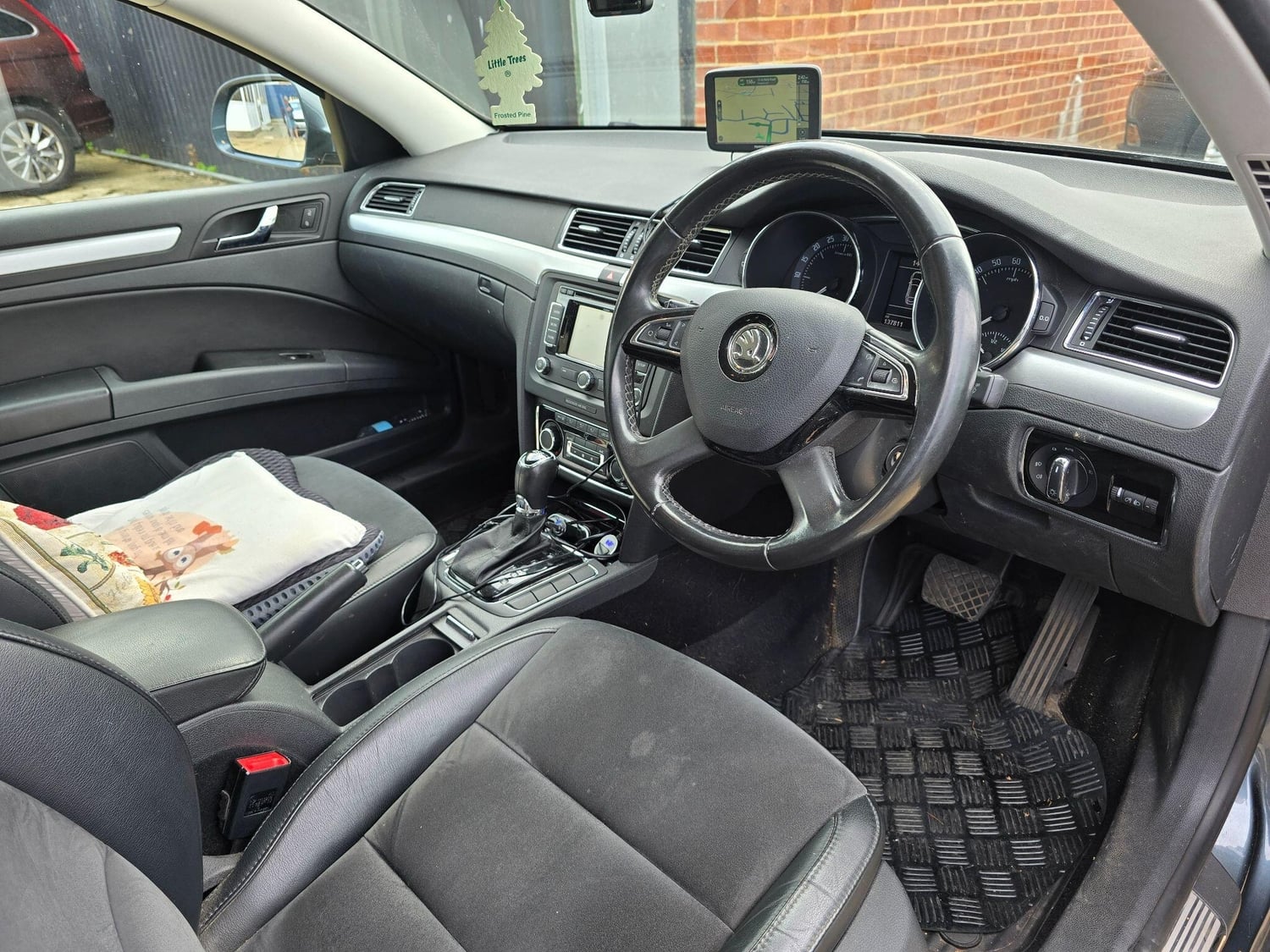 Skoda Superb 2014 - Cars